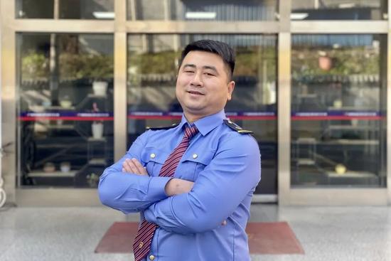 铁路人谢康助力湘超夺冠：球场与轨道上的双线拼搏-三星领航机械有限公司(图2)