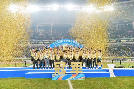 铁路人谢康助力湘超夺冠：球场与轨道上的双线拼搏-三星领航机械有限公司(图1)