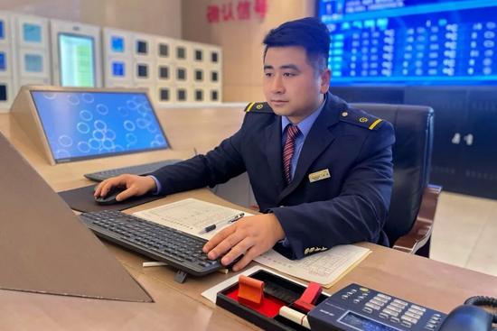 铁路人谢康助力湘超夺冠：球场与轨道上的双线拼搏-三星领航机械有限公司(图6)