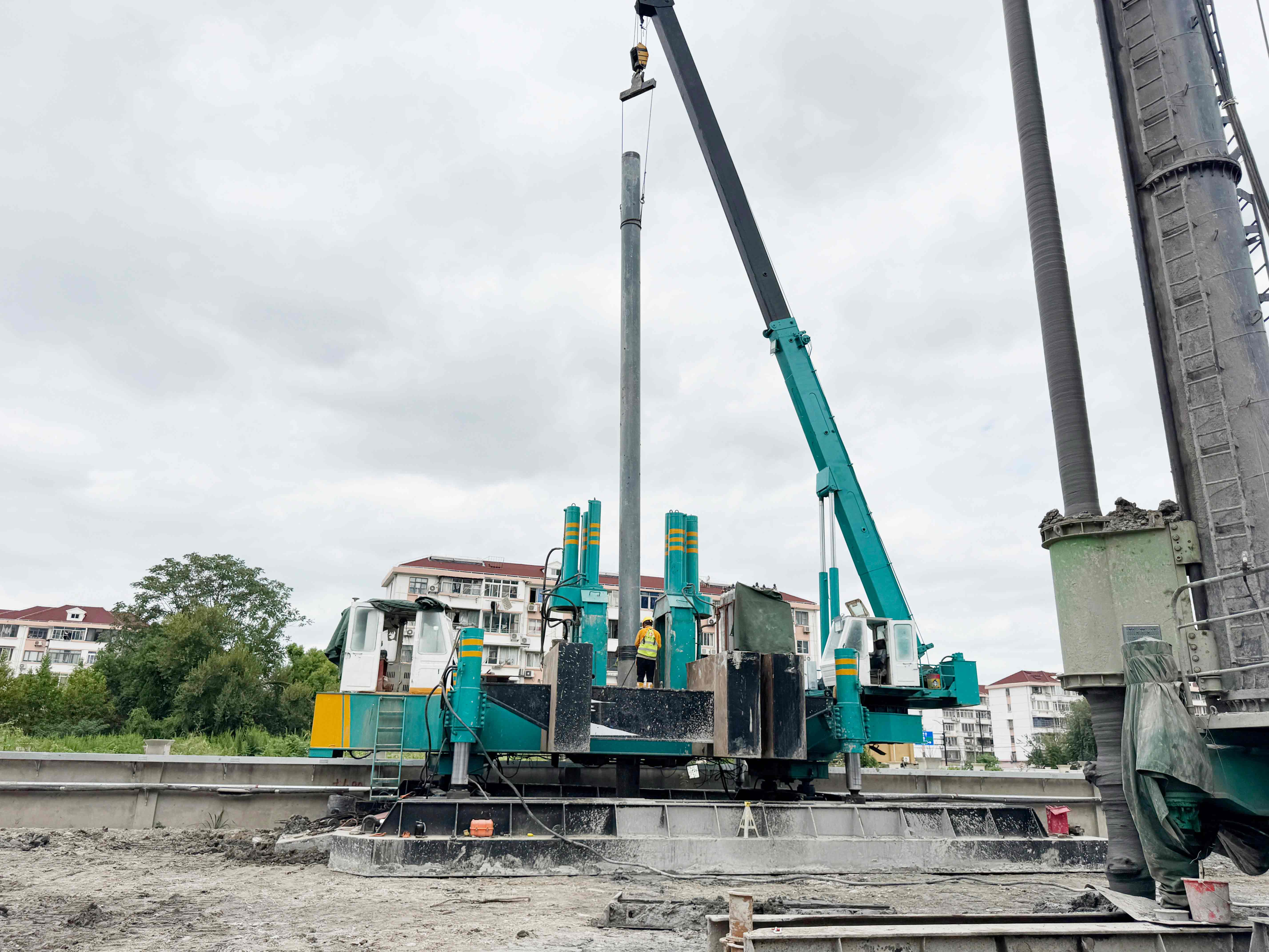 再谱育人新篇,匠心续写未来|上工机械2台静钻根植桩设备深耕徐汇西岸赋能现代化校园建设(图5) 再谱育人新篇,匠心续写未来|上工机械2台静钻根植桩设备深耕徐汇西岸赋能现代化校园建设(图5)
