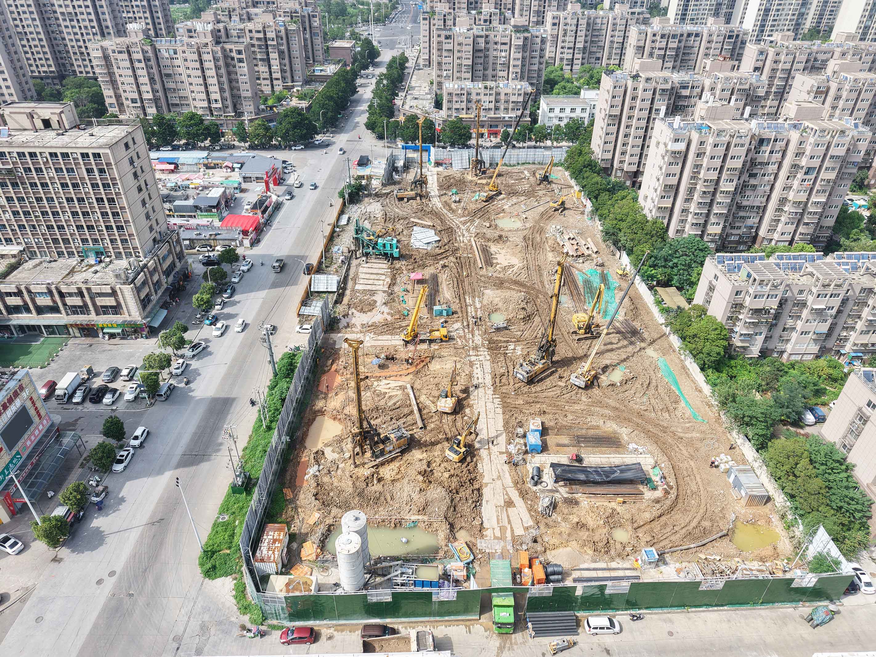 “钢管迷宫”中开辟通途,上工机械TRD工法机破解施工困局!(图1) “钢管迷宫”中开辟通途,上工机械TRD工法机破解施工困局!(图1)