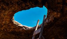 105吨电动宽体自卸车批量下线 矿山运输迎来新能源时代-磐岳