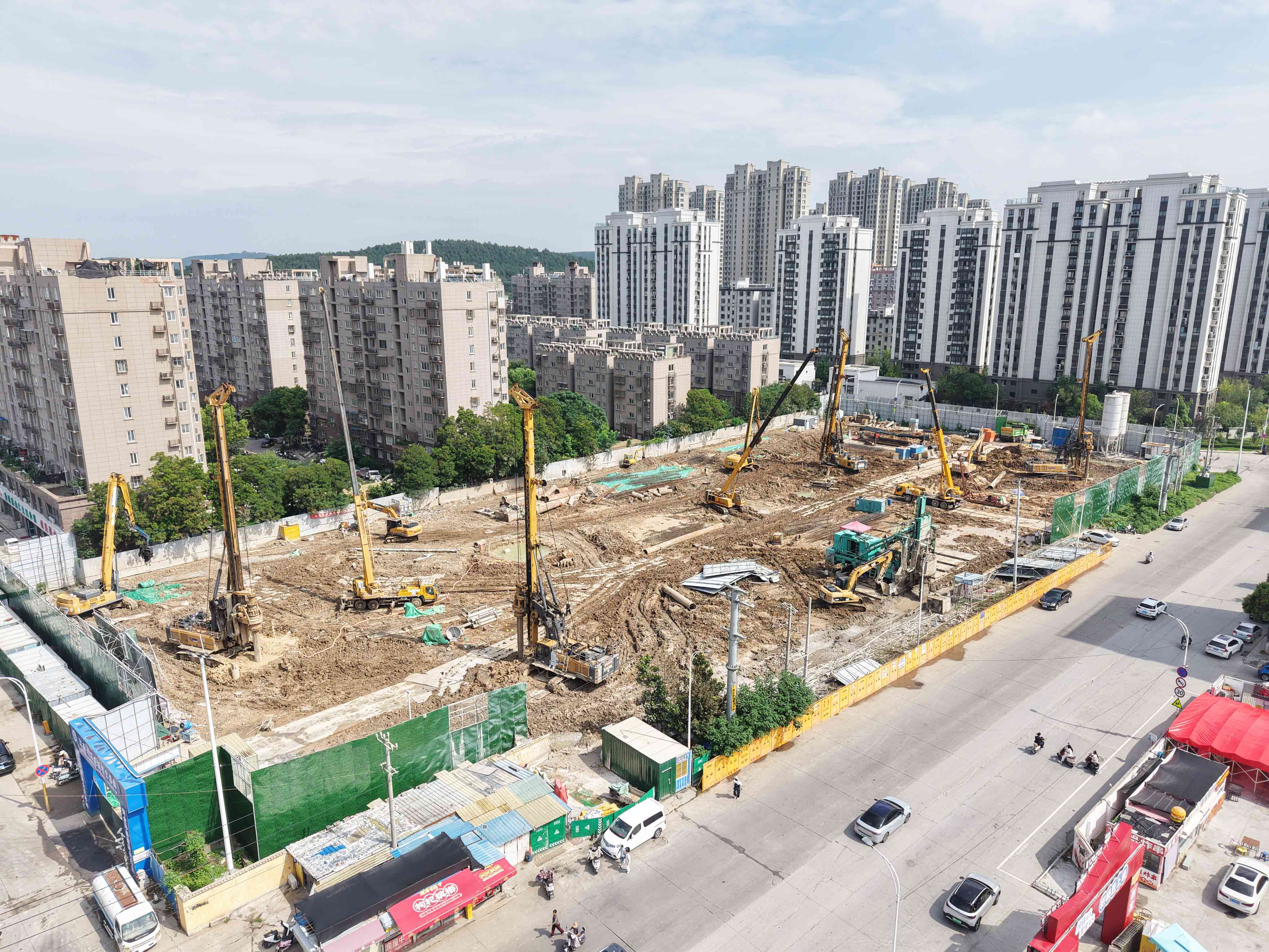 TRD工法机破解复杂地质施工难题，高效完成水泥土止水墙工程-磐岳机械有限公司(图4)