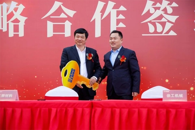 徐工与三狮材料战略合作 百台新能源搅拌车交付运营-磐岳机械有限公司(图3)