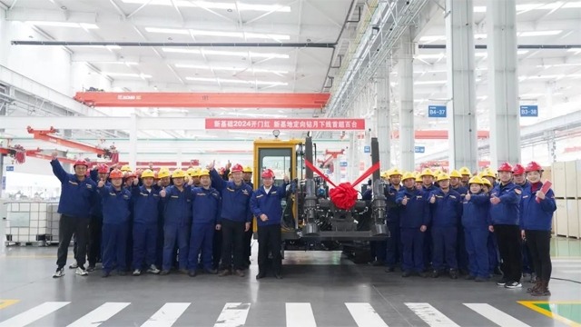 徐工智能制造基地水平定向钻机单月下线破百台创新高-磐岳机械有限公司(图1)