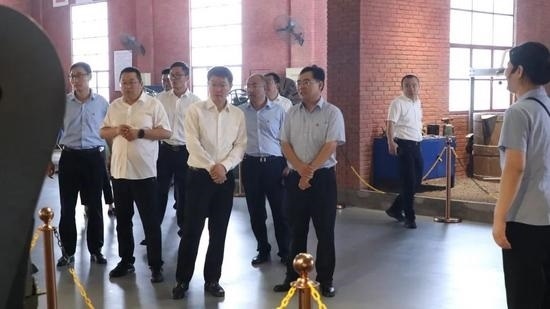 山东临工与江苏集团举行挖掘机交机仪式深化战略合作-磐岳机械有限公司(图4)