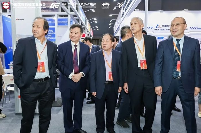 2024工程机械行业科技节在杭州开幕，首日活动精彩纷呈(图23)