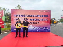 柳工成套路面设备批量交付,助力客户高效施工!(图1) 柳工成套路面设备批量交付,助力客户高效施工!(图1)