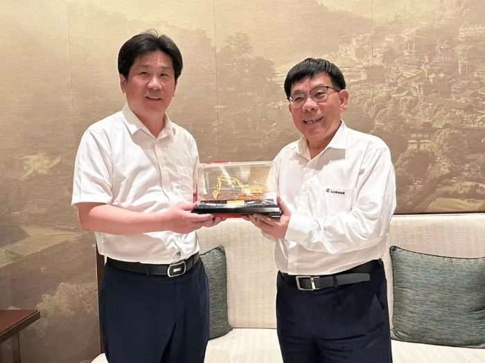 海螺柳工共创绿色建材新未来 松耦合智慧转型道路-磐岳机械有限公司(图1)