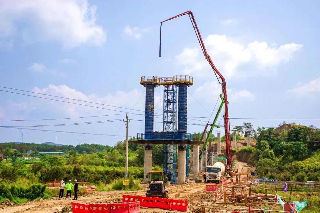湖北随州至信阳高速推进跨省交通建设 搭建区域协同新通道-磐岳机械有限公司(图1)